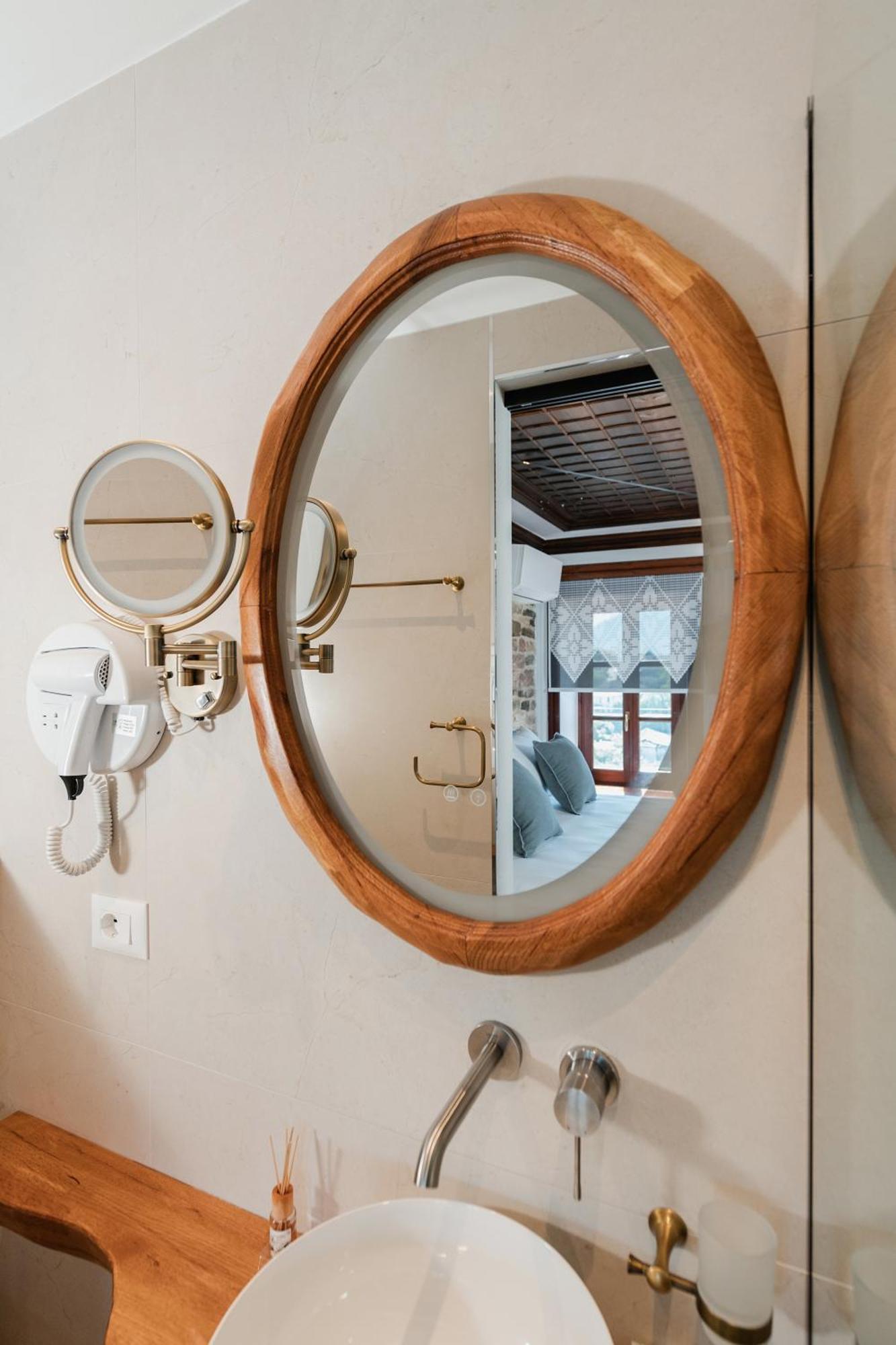 Dam Stone Boutique Hotel Gjirokastër Екстериор снимка